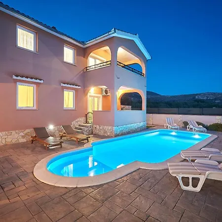 펜션 Dalmatia Plano